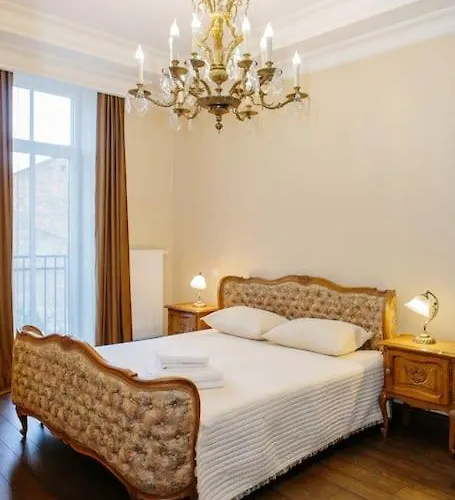 Luxury Old Town Apartment